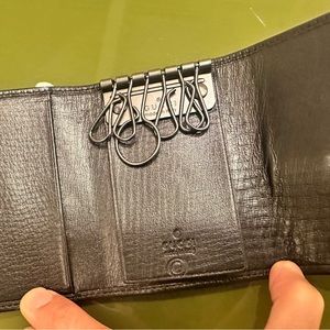 Gucci black leather key holder